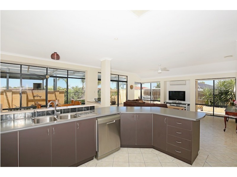 8 Karon Vista, Halls Head WA 6210