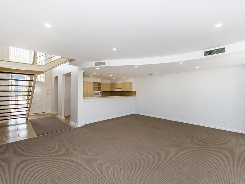 2/2 Marina Quay Drive, Erskine WA 6210