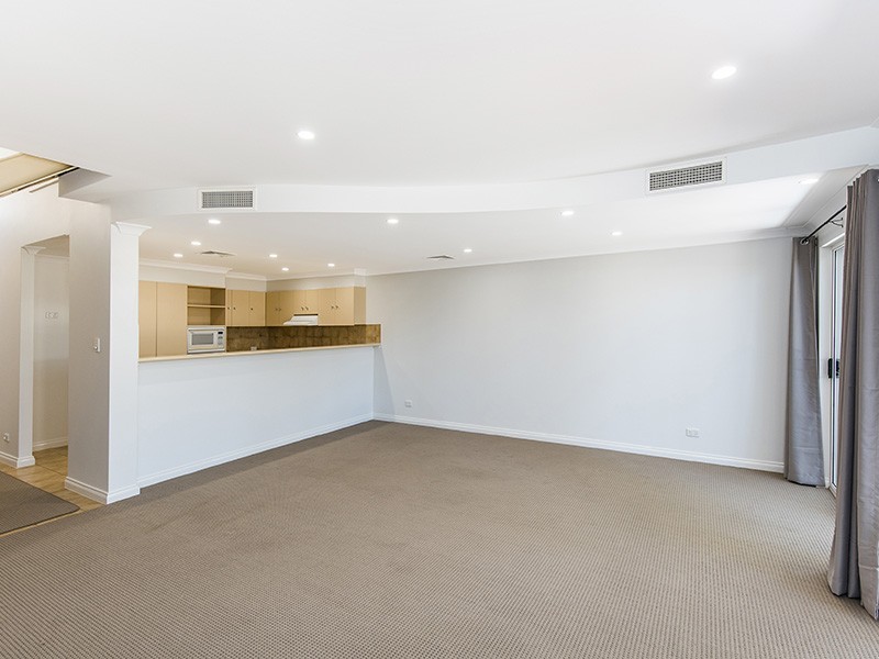 2/2 Marina Quay Drive, Erskine WA 6210