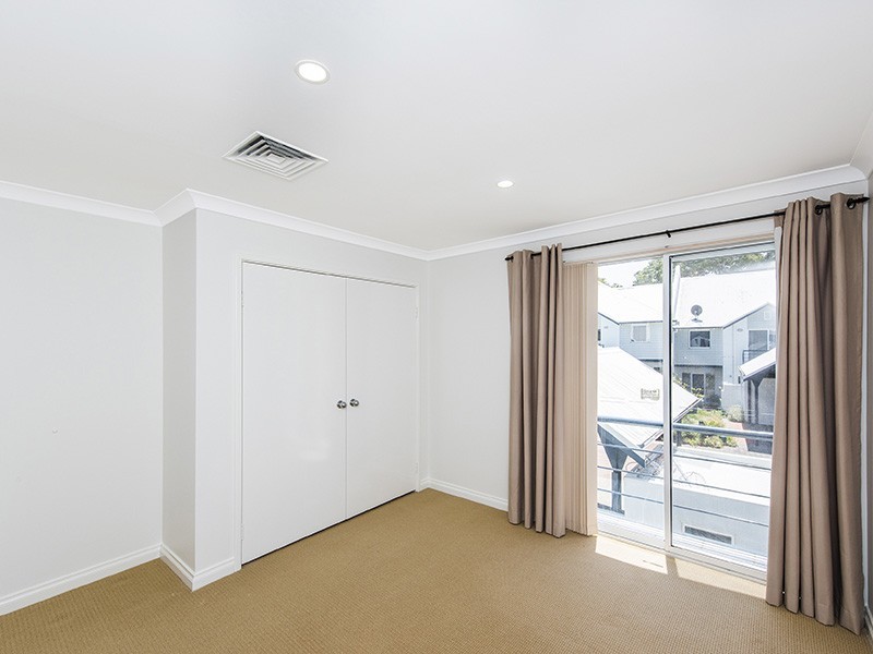 2/2 Marina Quay Drive, Erskine WA 6210