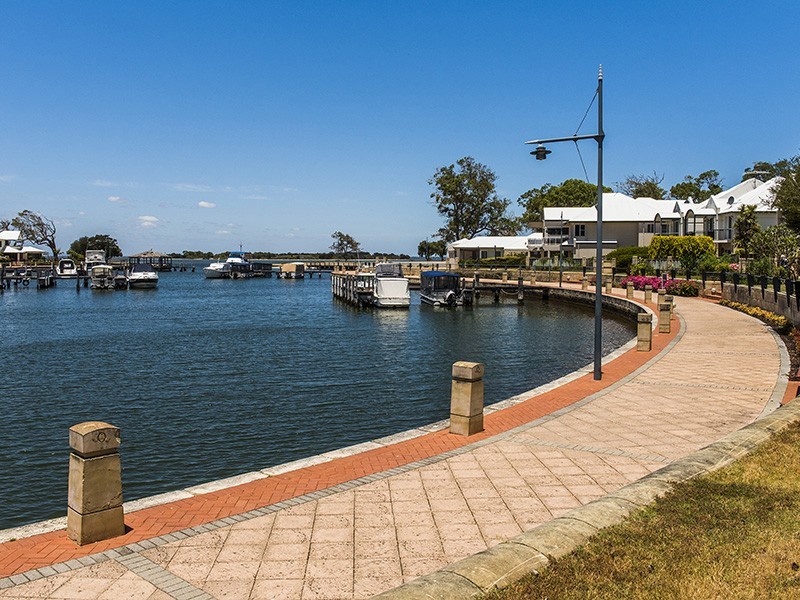 2/2 Marina Quay Drive, Erskine WA 6210