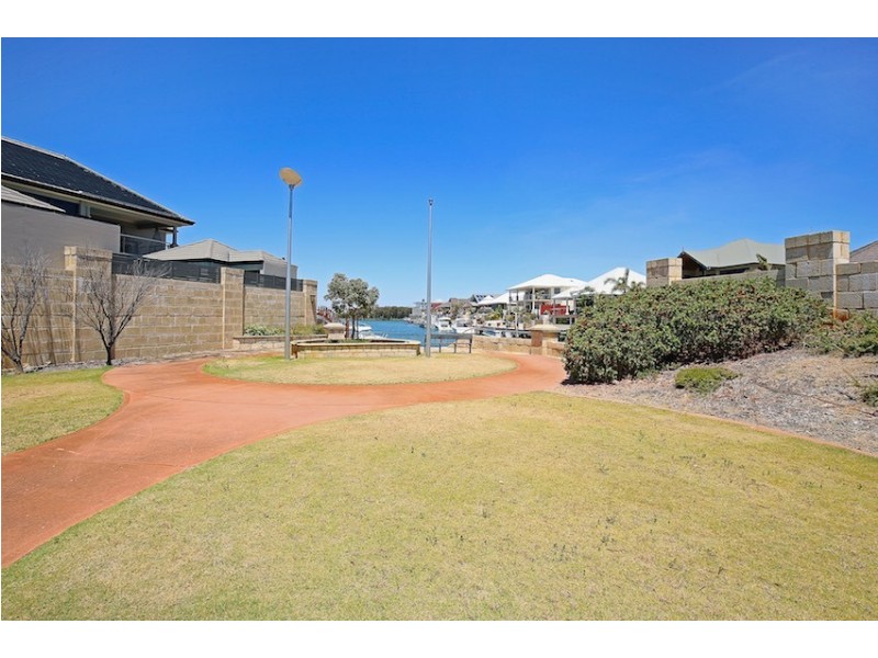 25 Nyari Court, Halls Head WA 6210