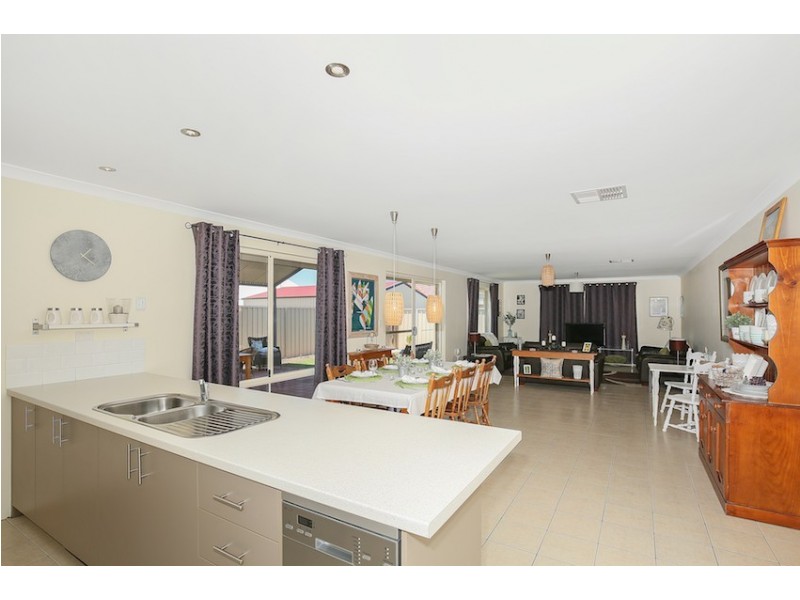 8 Pytheas Approach, Dudley Park WA 6210