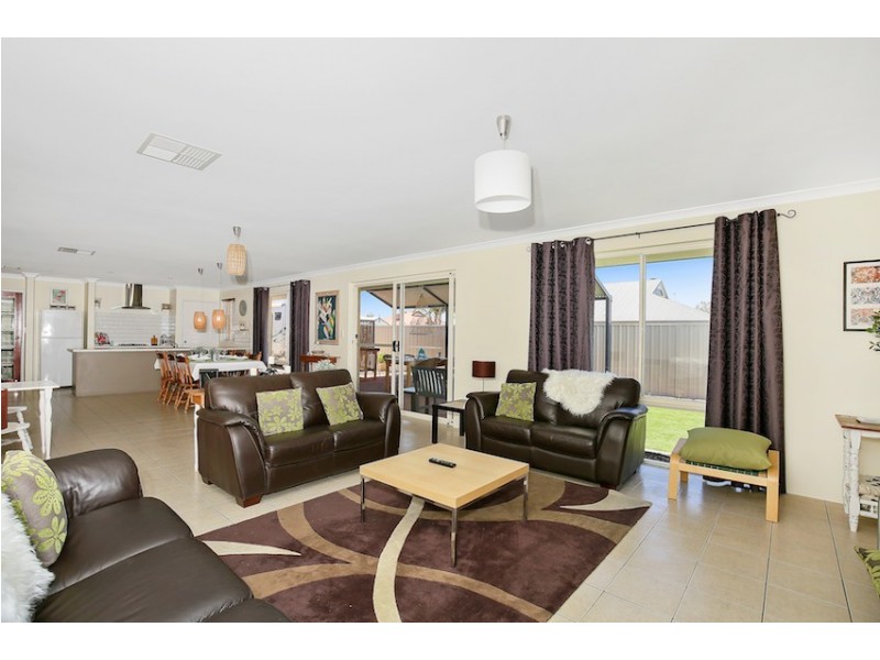 8 Pytheas Approach, Dudley Park WA 6210