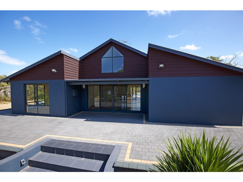 190 Riverland Drive, Stake Hill WA 6181