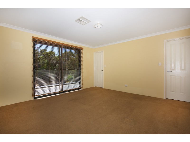 190 Riverland Drive, Stake Hill WA 6181
