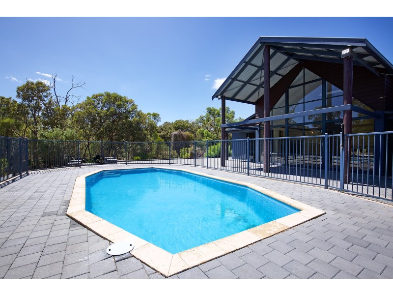 190 Riverland Drive, Stake Hill WA 6181