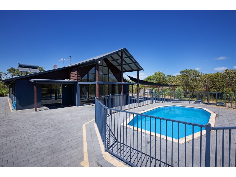 190 Riverland Drive, Stake Hill WA 6181