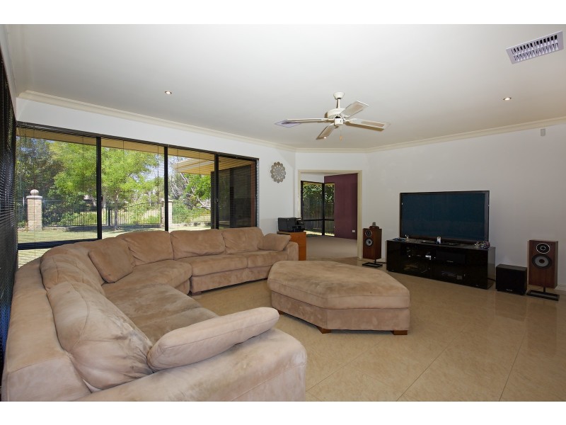 13 Mayfair Mews, Meadow Springs WA 6210