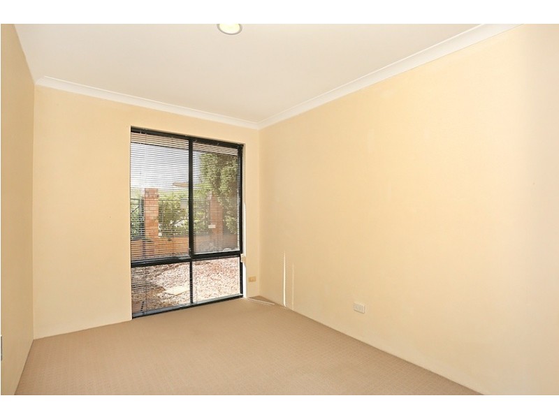 24 Daydream Plaza, Halls Head WA 6210