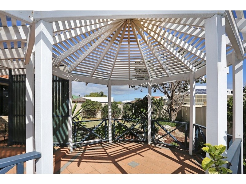 24 Daydream Plaza, Halls Head WA 6210