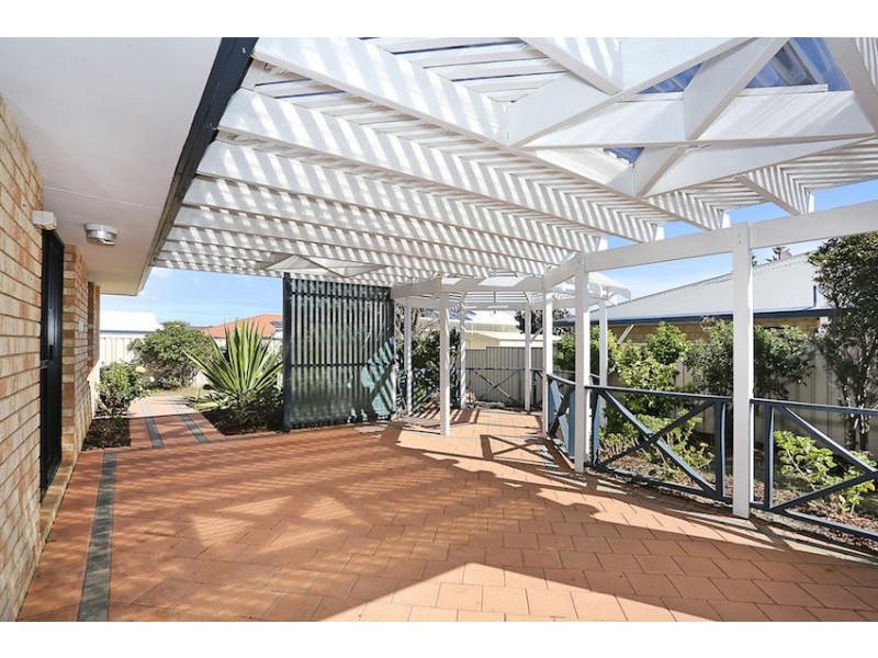 24 Daydream Plaza, Halls Head WA 6210