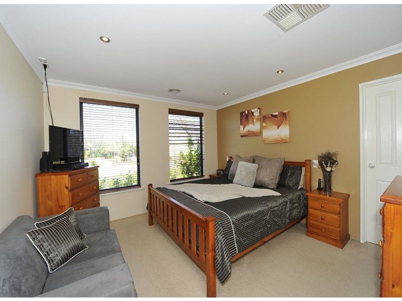 49 Hibbertia Follow, Halls Head WA 6210