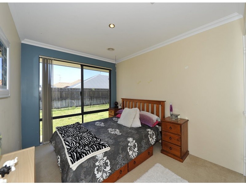 49 Hibbertia Follow, Halls Head WA 6210