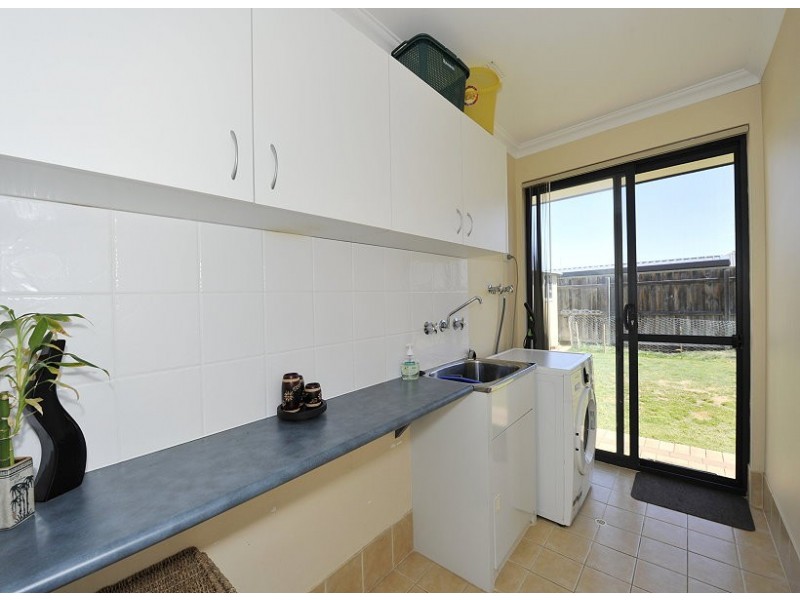 49 Hibbertia Follow, Halls Head WA 6210