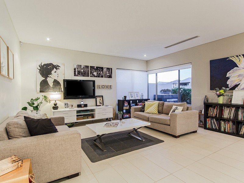 16 Twilight Court, Dudley Park WA 6210