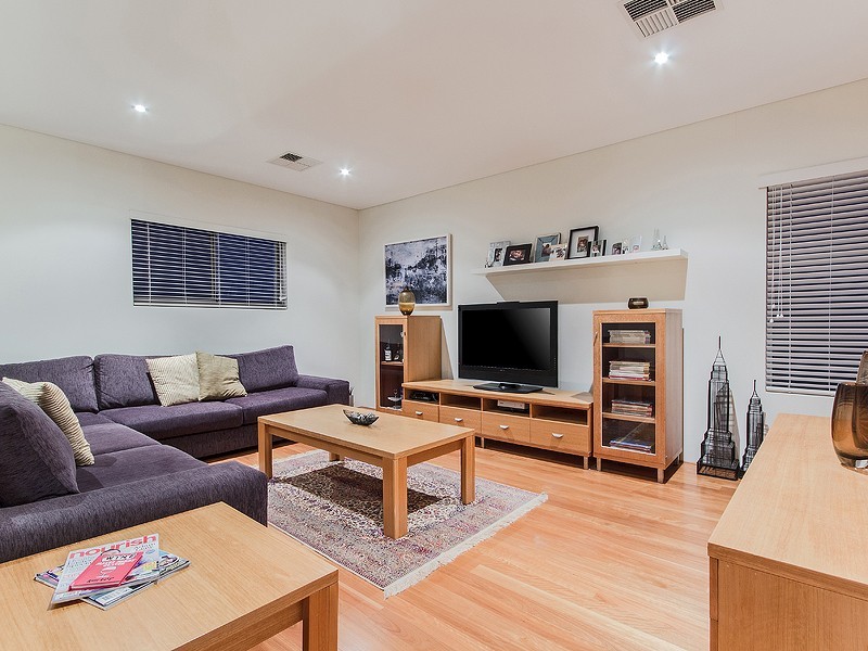 16 Twilight Court, Dudley Park WA 6210