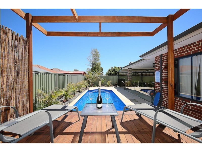 12 Jolly Rambler Blvd, Ravenswood WA 6208