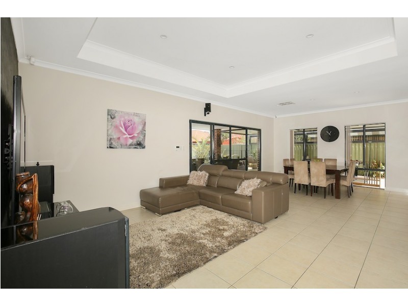 12 Jolly Rambler Blvd, Ravenswood WA 6208