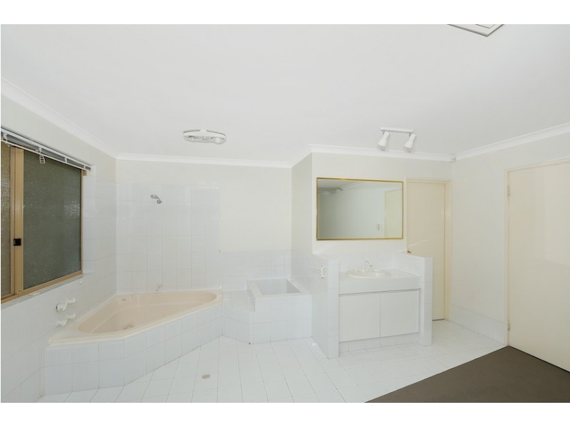 16 Elmore Way, Dudley Park WA 6210