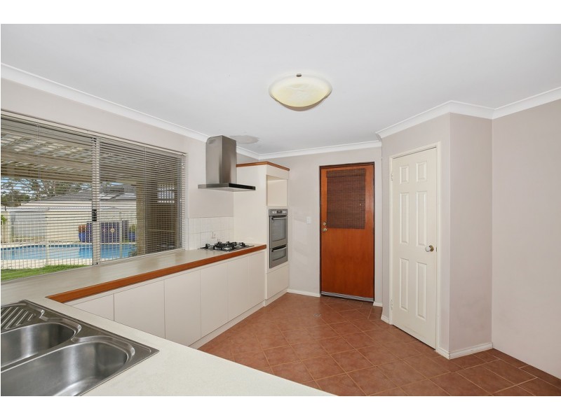 15 Brighton Place, Greenfields WA 6210