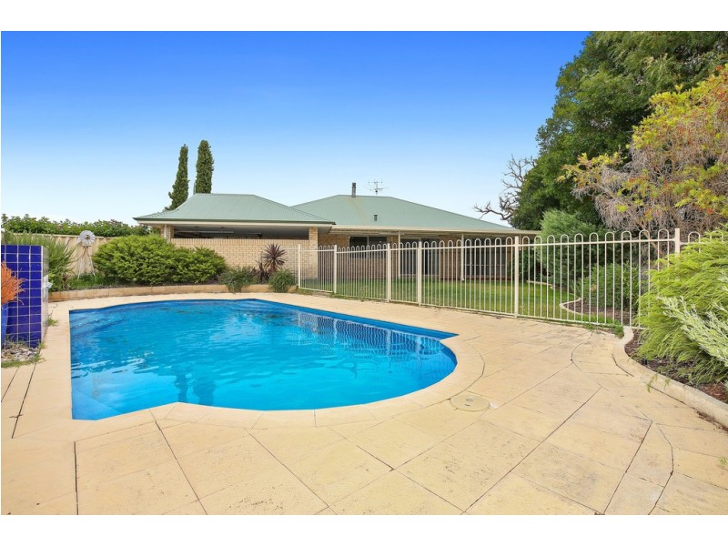 15 Brighton Place, Greenfields WA 6210