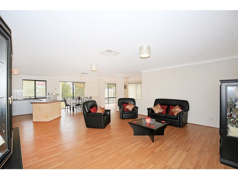 2 Capilano Court, Meadow Springs WA 6210