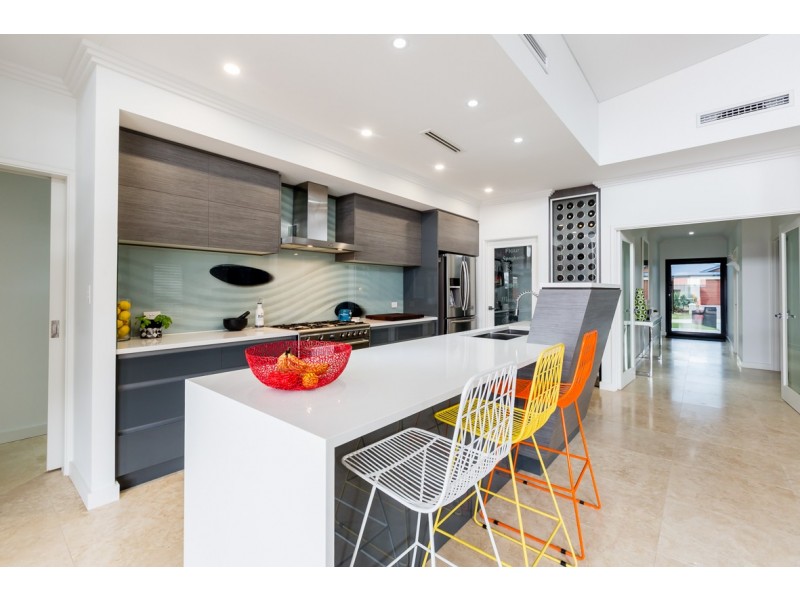 9 Buttercup Parkway, Halls Head WA 6210