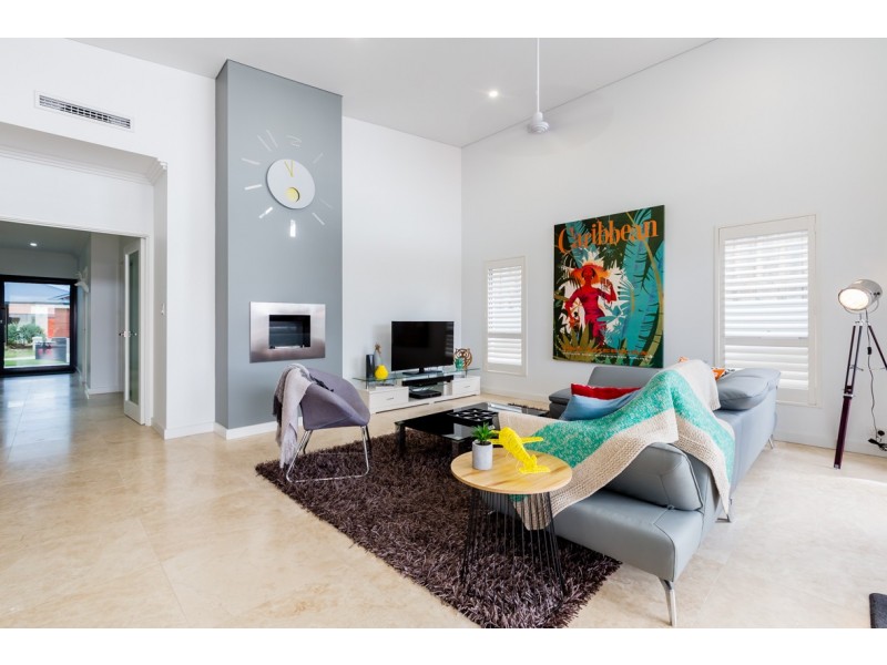 9 Buttercup Parkway, Halls Head WA 6210