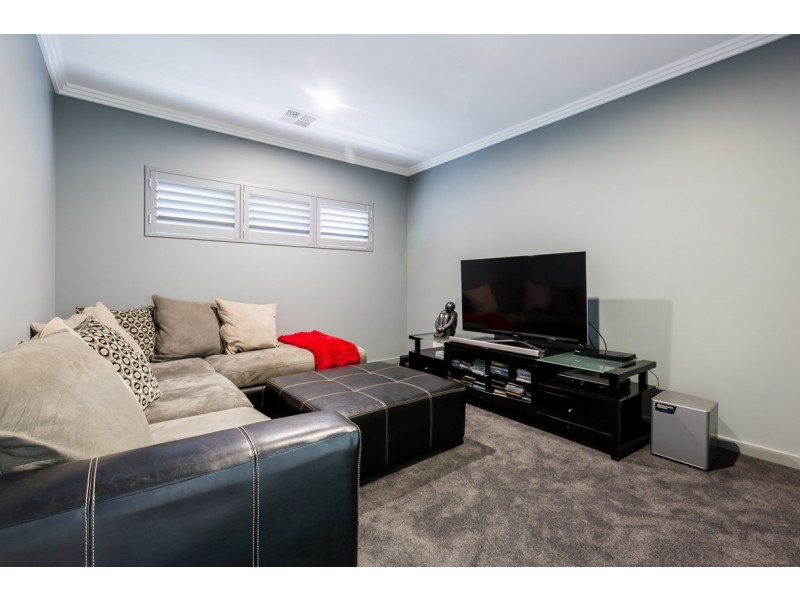 9 Buttercup Parkway, Halls Head WA 6210