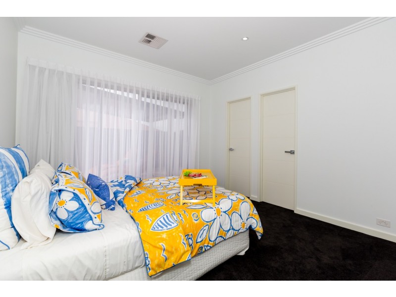 9 Buttercup Parkway, Halls Head WA 6210