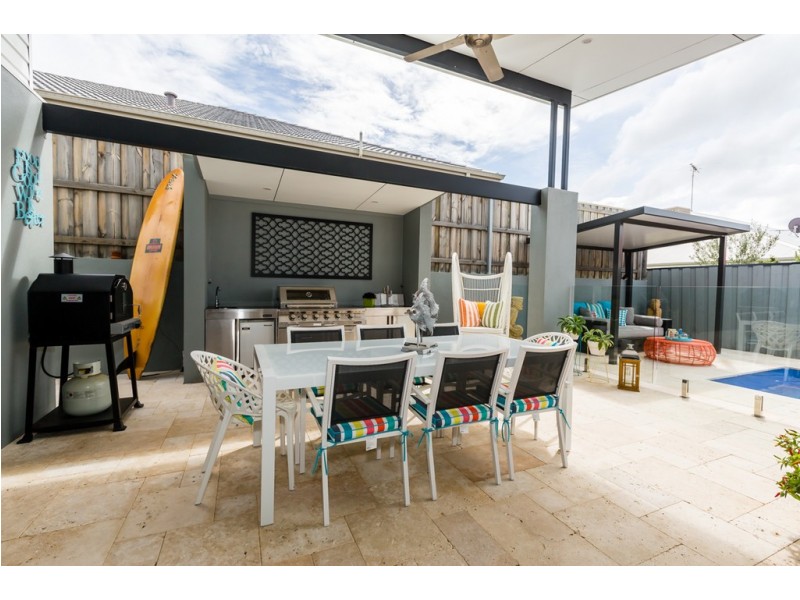 9 Buttercup Parkway, Halls Head WA 6210