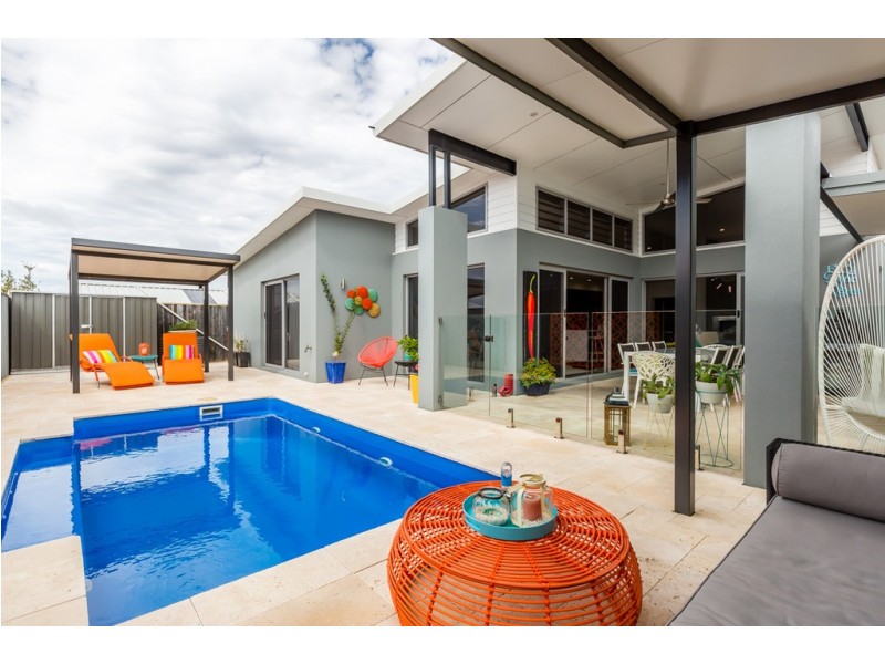 9 Buttercup Parkway, Halls Head WA 6210