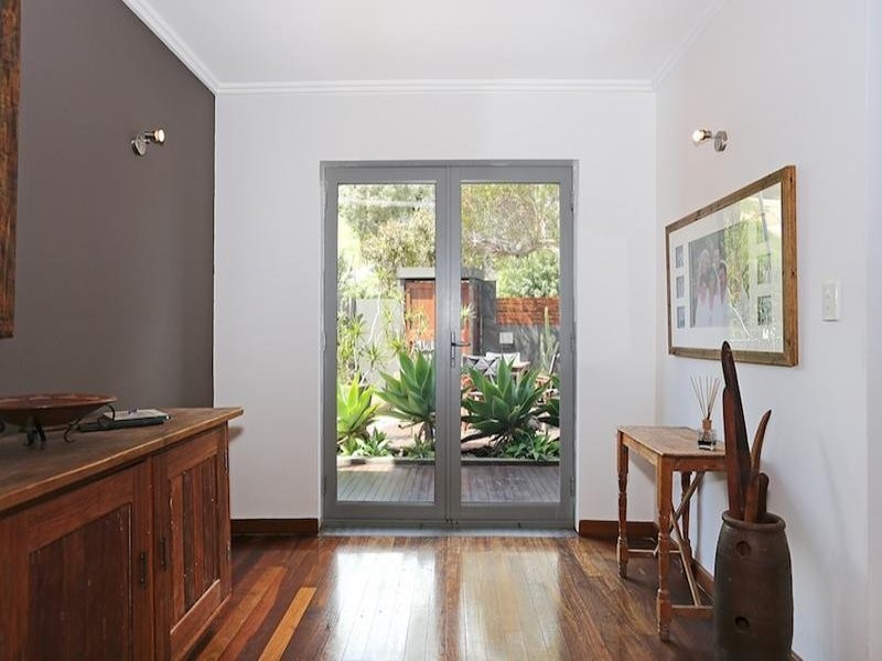 2 Allan Place, Halls Head WA 6210