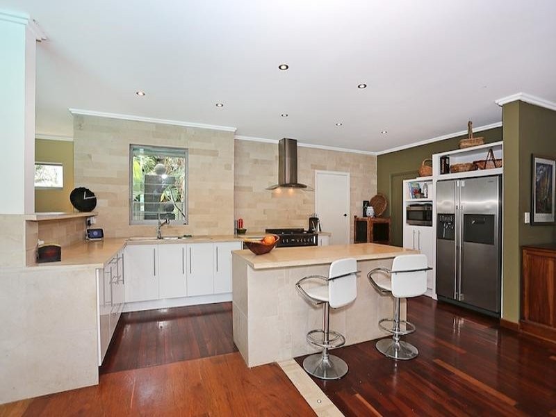 2 Allan Place, Halls Head WA 6210