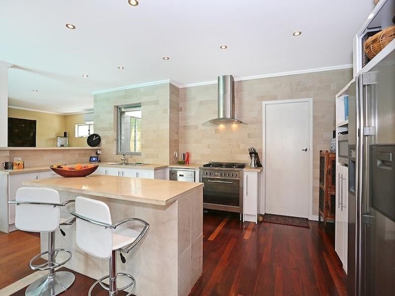 2 Allan Place, Halls Head WA 6210