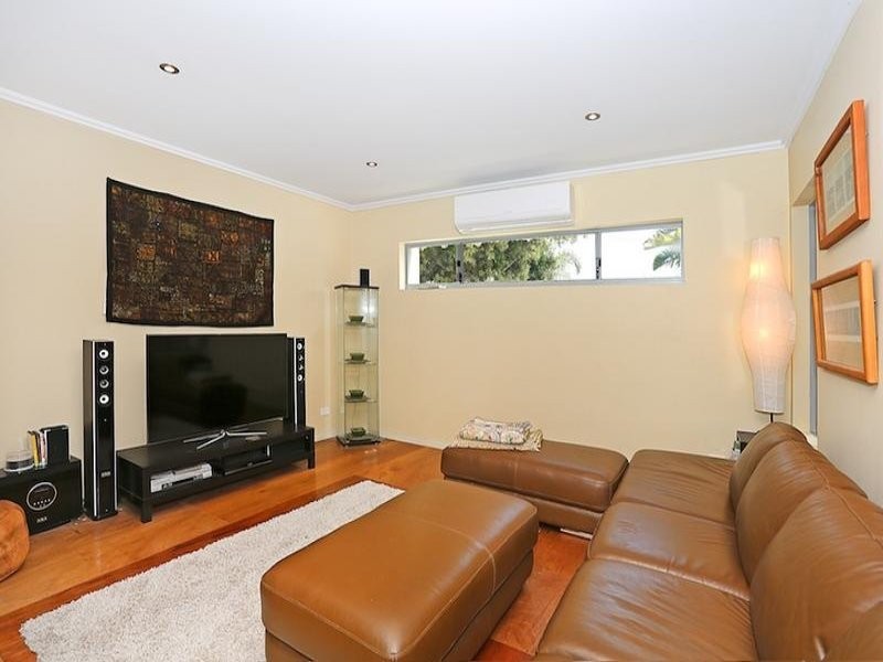 2 Allan Place, Halls Head WA 6210