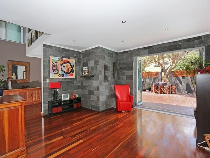 2 Allan Place, Halls Head WA 6210