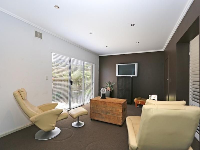 2 Allan Place, Halls Head WA 6210
