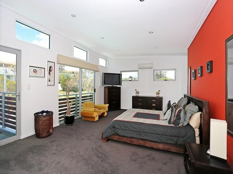 2 Allan Place, Halls Head WA 6210