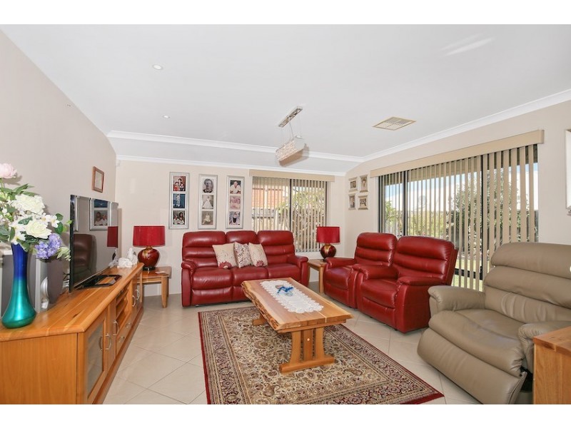 26 Carissa Turn, Halls Head WA 6210