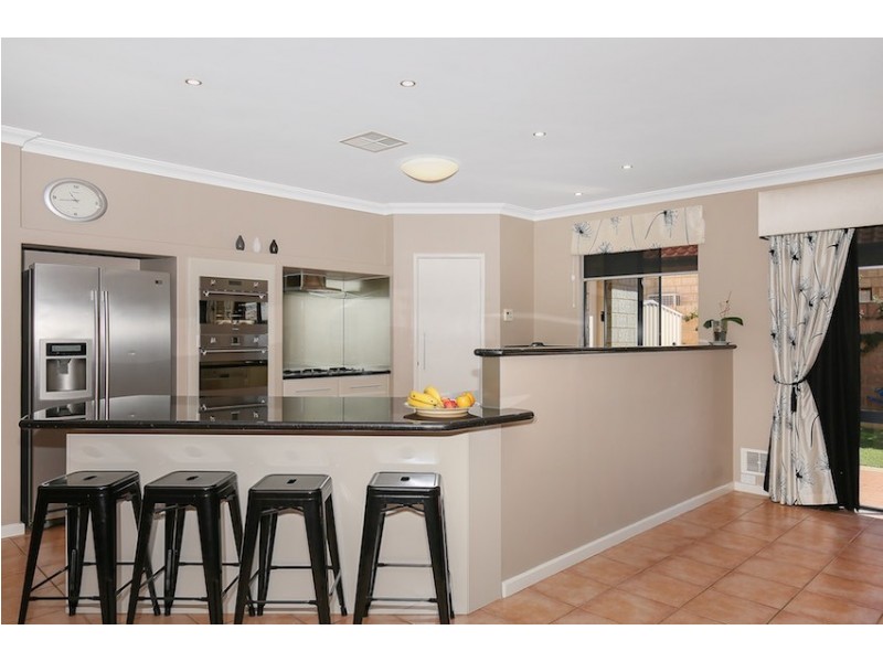 23 Santavea Mews, Halls Head WA 6210