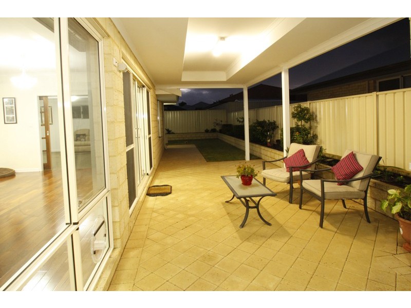 1 Harvest Chase, Madora Bay WA 6210