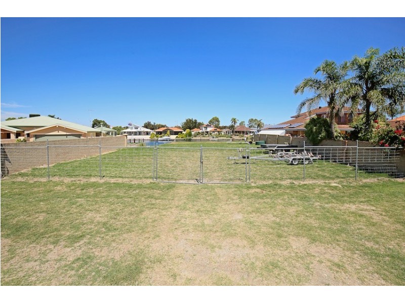 8 Warren Place, Dudley Park WA 6210