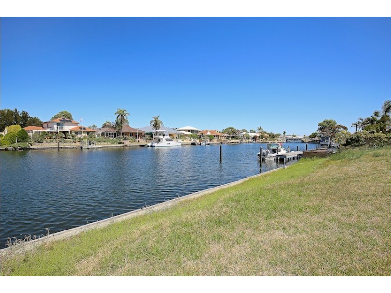 8 Warren Place, Dudley Park WA 6210