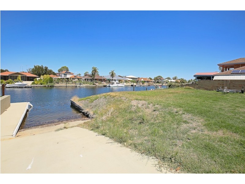 8 Warren Place, Dudley Park WA 6210