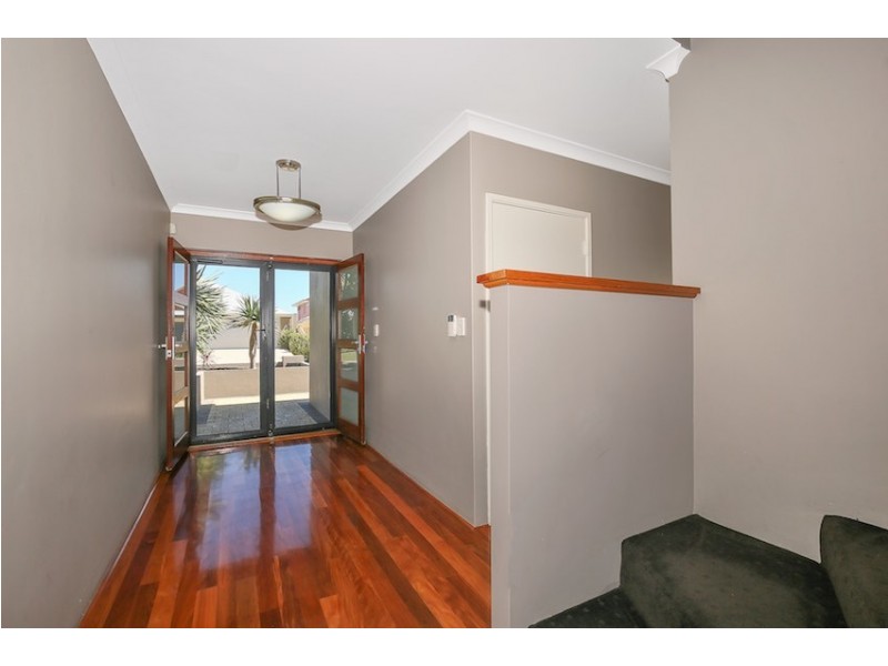 8 Lady Stirling Parade, Madora Bay WA 6210