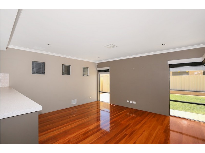 8 Lady Stirling Parade, Madora Bay WA 6210