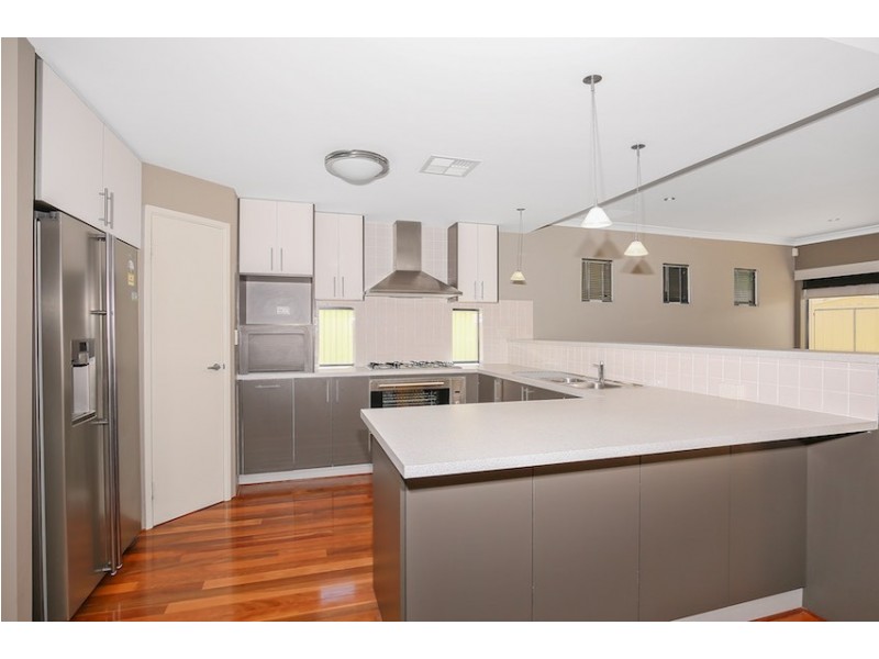 8 Lady Stirling Parade, Madora Bay WA 6210