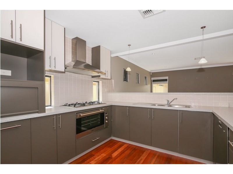 8 Lady Stirling Parade, Madora Bay WA 6210